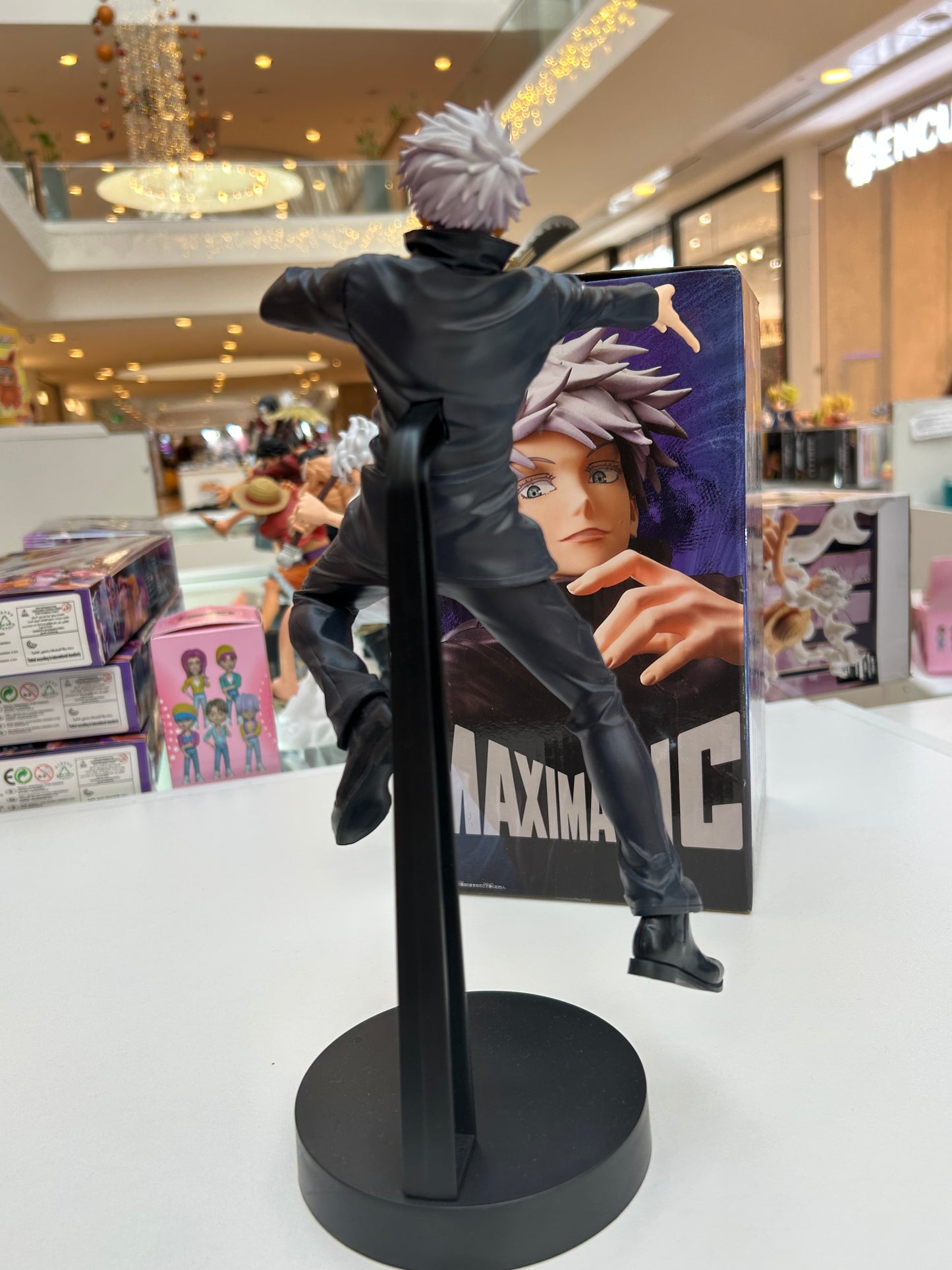 Figura Satoru Gojo en Suspensión Maximatic