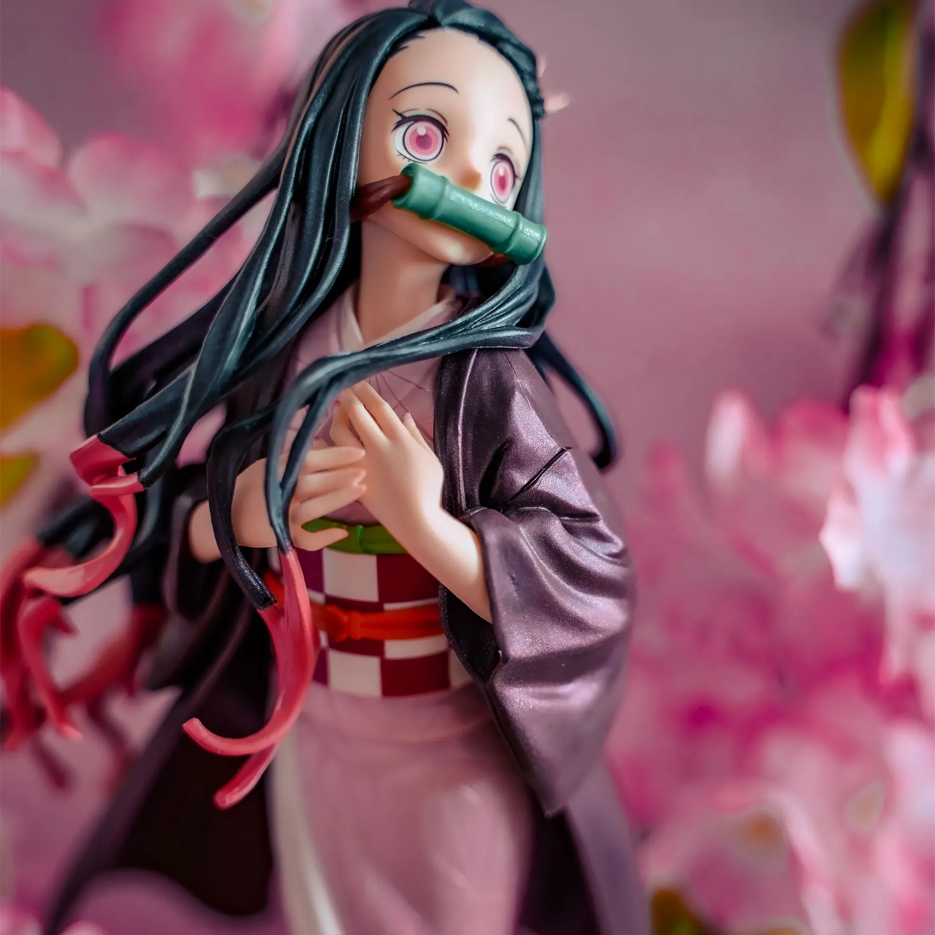Figura Nezuko De Pie Glitter & Glamours